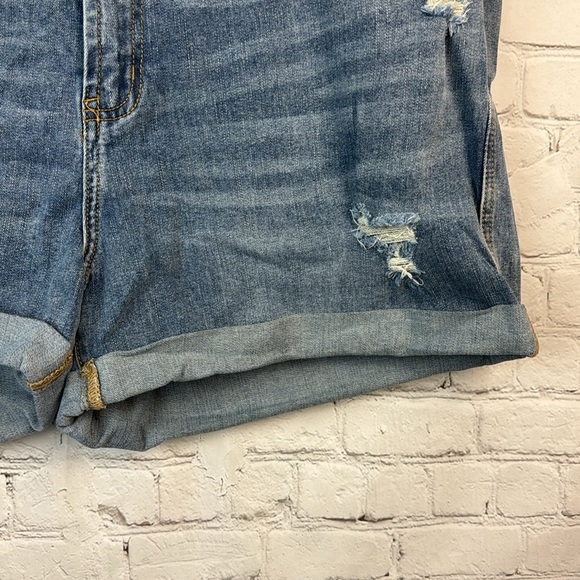 BloomChic Stretchy Light Wash Roll Hem Distressed Denim Shorts Plus Size 20 - Picture 4 of 6